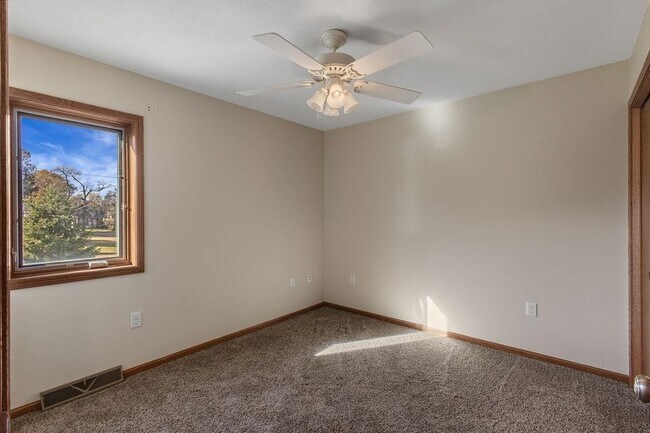 Building Photo - 112 N 5th St