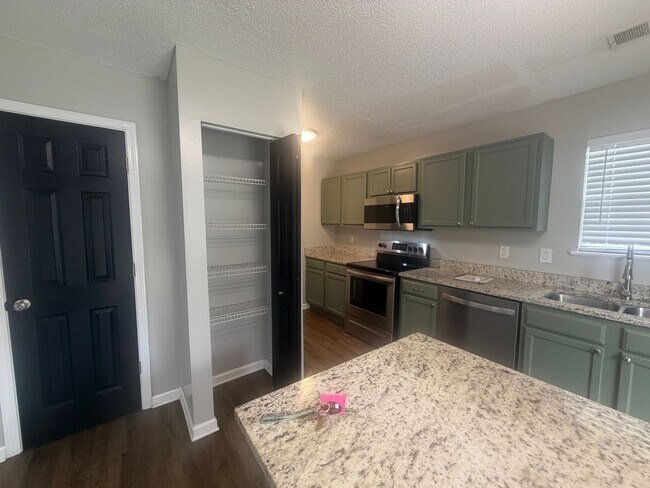 Building Photo - 1755 Polaris Dr