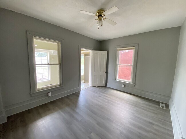 Building Photo - JUST REDUCED!  3 Bedroom Duplex