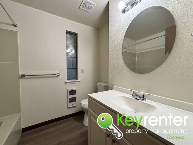 Building Photo - Comfortable Upstairs 2 Bedroom 2 Bath Rental in Private Community Near Fircrest!