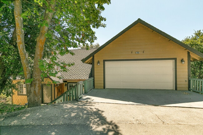 Building Photo - 27905 W Shore Rd