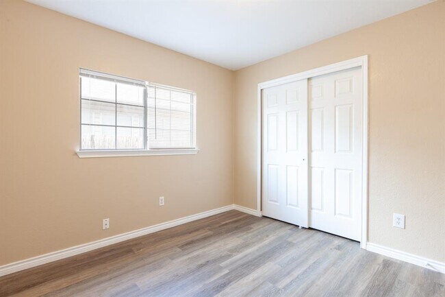 Building Photo - 1328 Water Spaniel Way