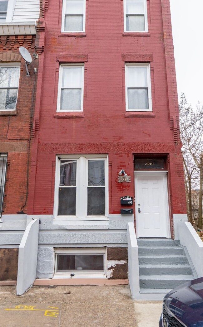 Building Photo - 2219 N 16th St
