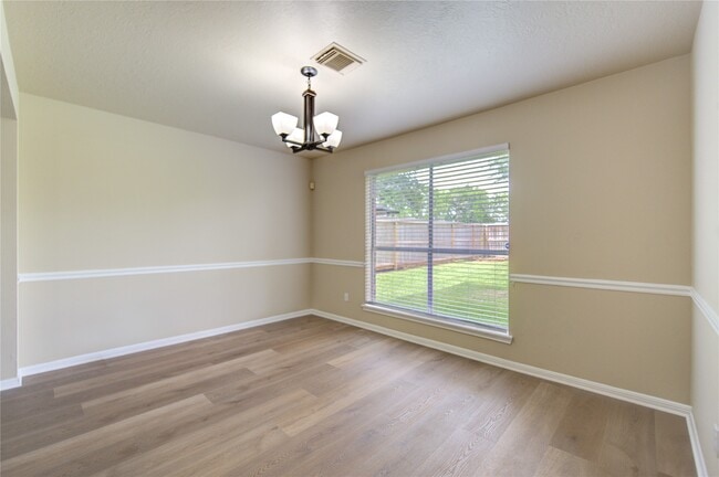Building Photo - 138 W New Meadows Dr