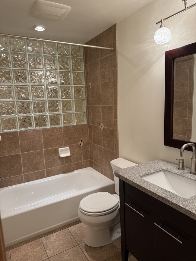 Building Photo - 804 8th St