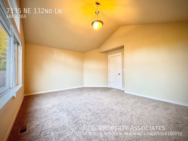 Building Photo - 7135 NE 132nd Ln