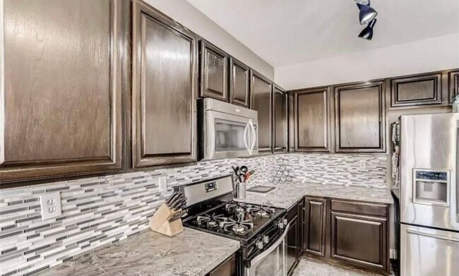 Building Photo - AWESOME 3 BEDROOM RENTAL DUAL LIVING SPACES LOCATED IN THE SW!!!!