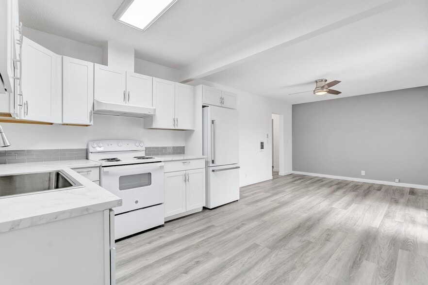 Building Photo - Palm View Village Hawthorne