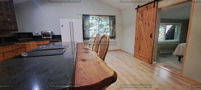 Building Photo - Sun drenched Sanctuary in the heart of the Redwoods minutes from Town