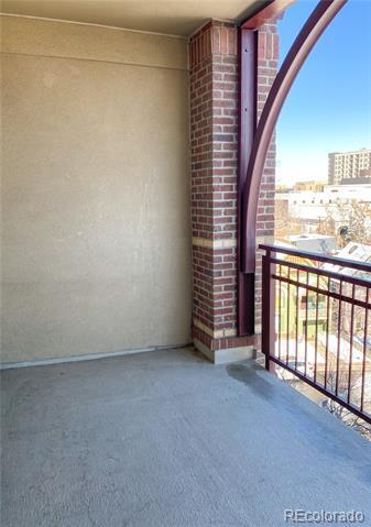 Building Photo - 2240 Clay St