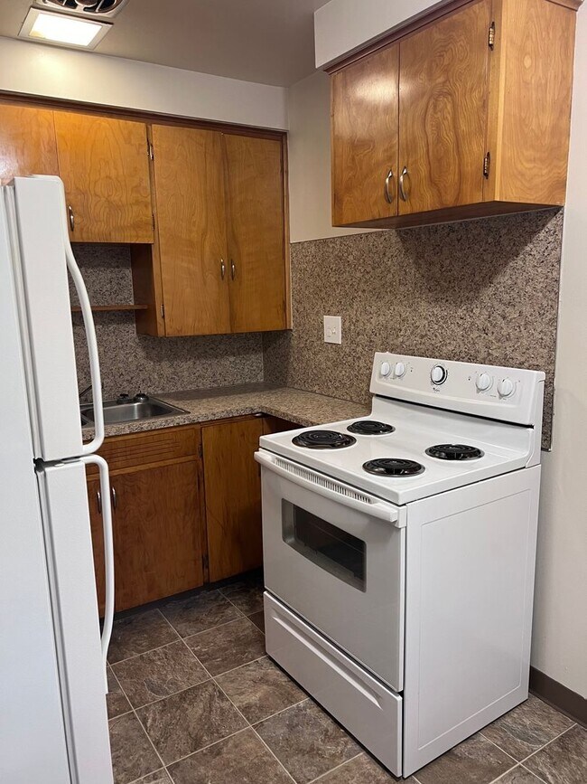 Interior Photo - 086-Friendship Court Apartments