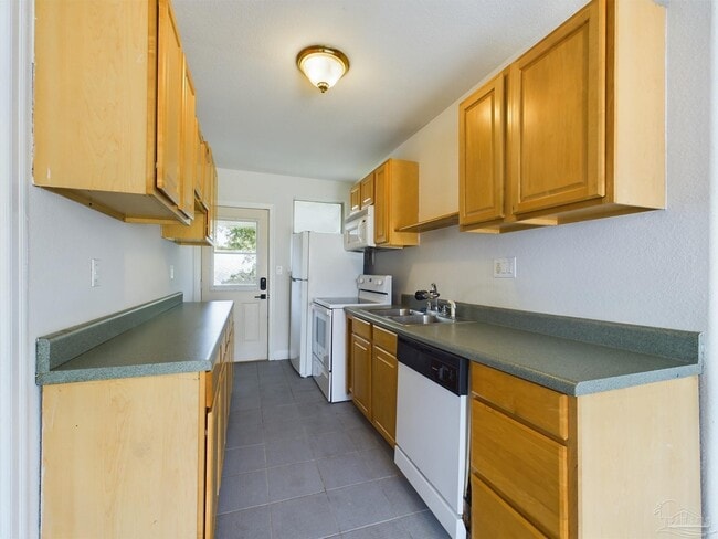 Building Photo - 509 Palomar Dr