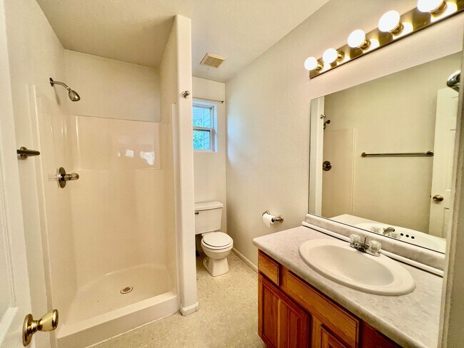 Building Photo - Townhome for Rent in New Castle