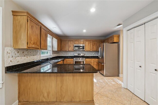 Building Photo - 515 Spring Gate Ln