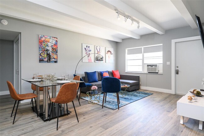 Building Photo - 1020 N Victoria Park Rd