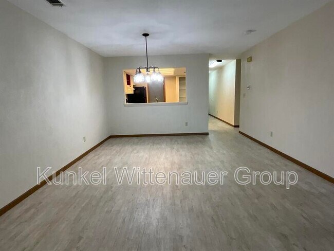 Building Photo - 222 Shoreline Dr