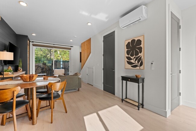 Building Photo - 5175 SE 28th Ave