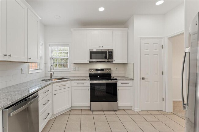 Building Photo - 2137 Berryhill Cir SE