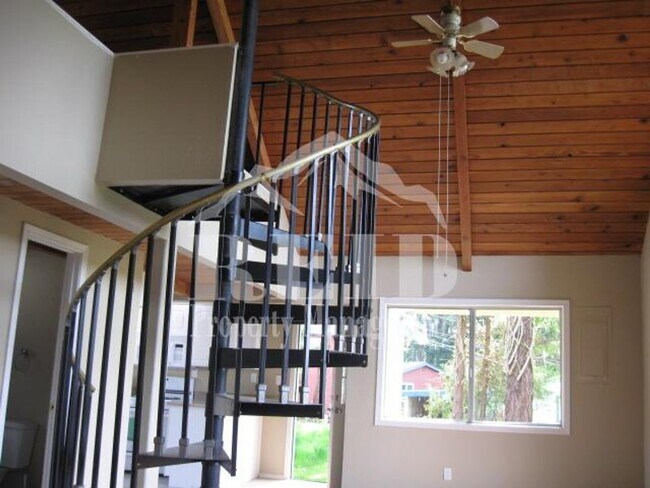 Building Photo - Charming 2-Bedroom Belfair Home