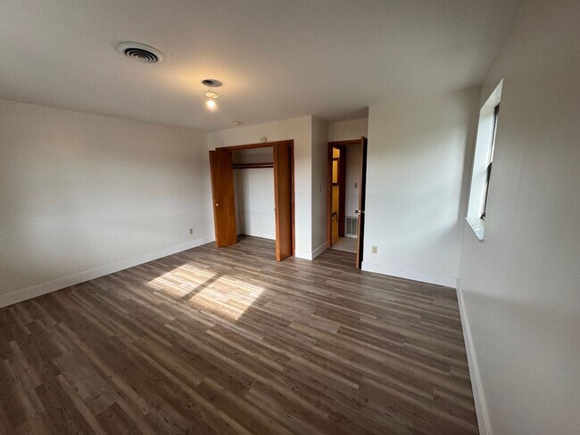 Building Photo - 1748 Jancey St