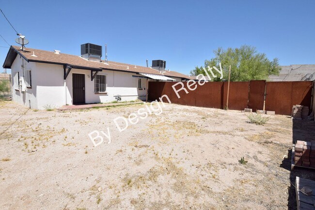 Building Photo - Modern Duplex with Huge Fenced Yard Near Downtown Tucson