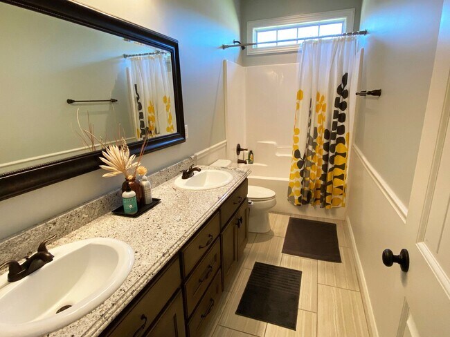 Building Photo - 4176 Old Ivy Trace