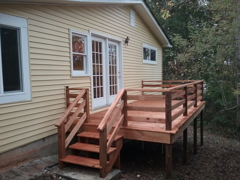 Building Photo - 692 Rivercliff Rd