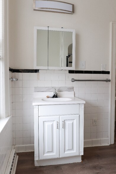 Building Photo - 1301 8th Ave