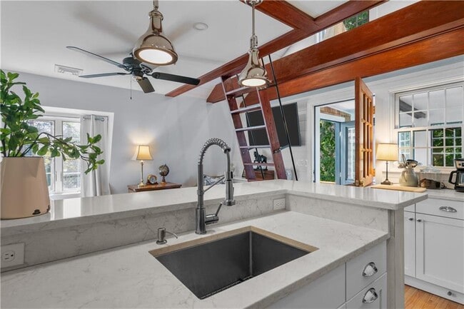 Building Photo - 99 Coggeshall Ave