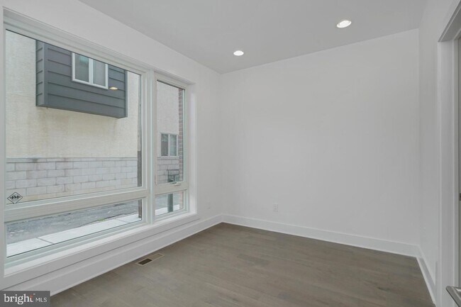 Building Photo - Pennsport Townhome with Garaged Parking