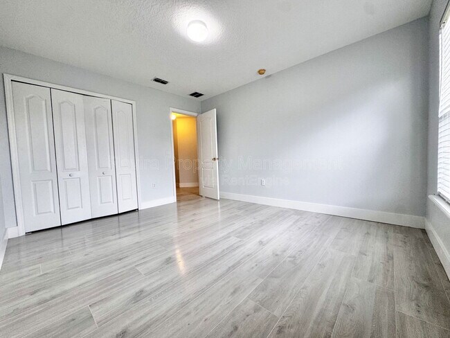 Building Photo - 661 Hacienda Cir