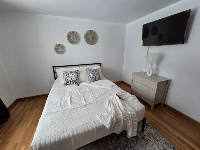 Building Photo - 44 Aurora Dr