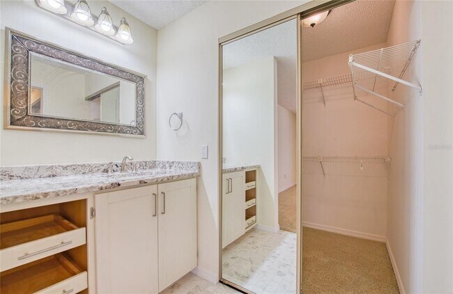 Building Photo - 10410 La Mirage Ct
