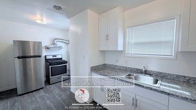 Building Photo - Remodeled top floor 1 Bd with hardwood flooring and spacious modern kitchen $1750