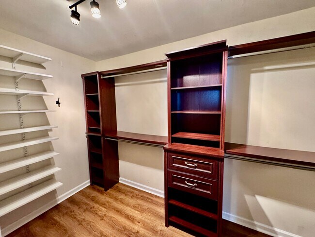 Building Photo - Beautiful Ranch Style Home