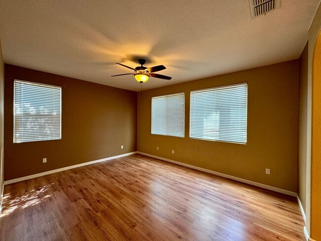 Building Photo - 3 bed 2 bath Plumas Lake