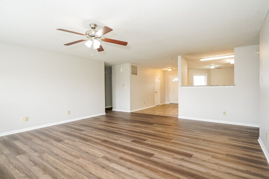 Building Photo - 10610 Crackling Dr