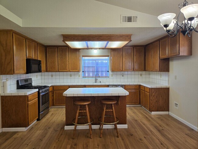 Building Photo - 20427 Sparrow Ct
