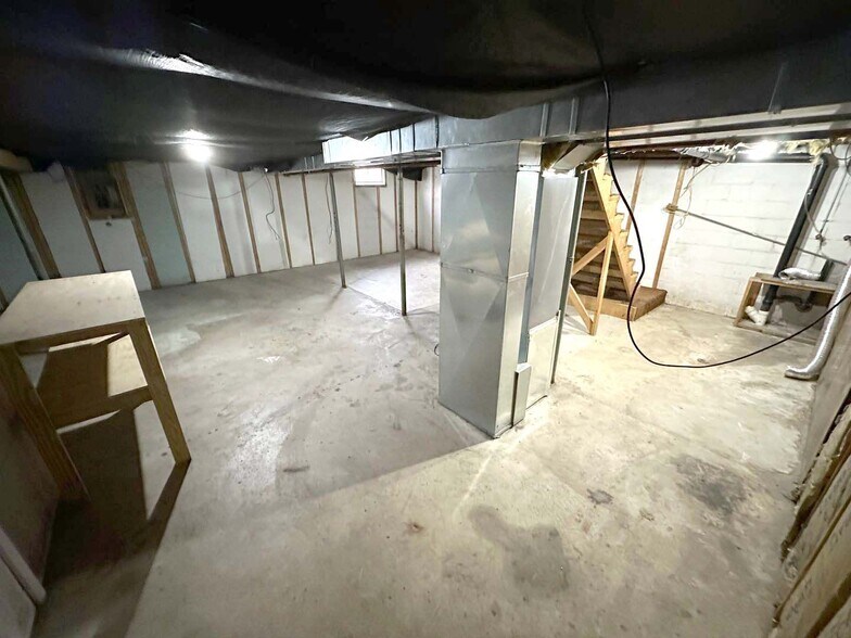 Building Photo - 3028 Meadowview Dr