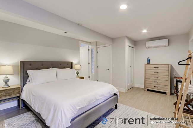 Building Photo - 1 br, 1.5 bath Triplex - 17363 Park Ave, G...