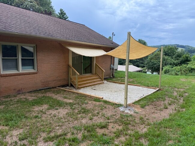 Building Photo - 331 Green Briar Rd