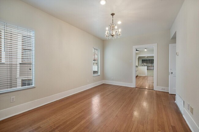 Building Photo - Modern Duplex in Monte Vista!