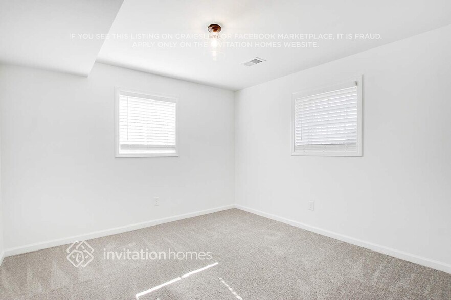 Building Photo - 675 Village Ln Dr SW