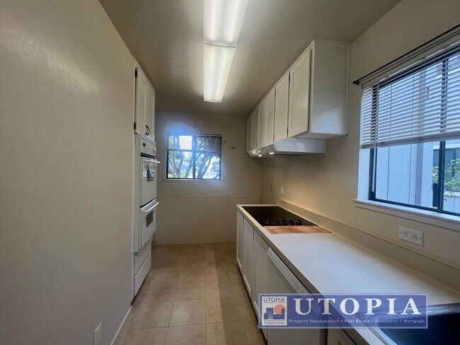 Building Photo - RENT SPECIAL: 50% off 1st months rent if the lease is signed by January 1st! Bright Natural Light...