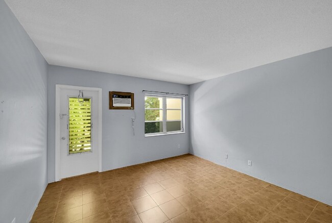 Building Photo - 2115 NE 42nd Ct