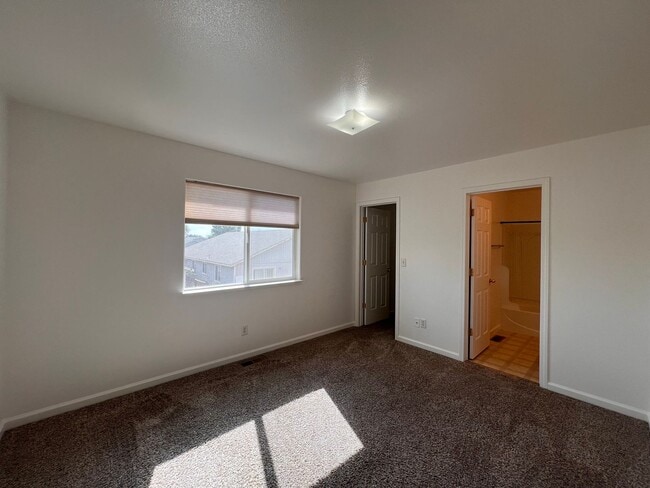 Building Photo - 665 Starlite Dr