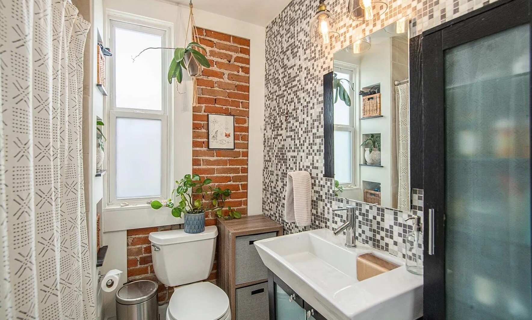 Building Photo - 121 E 8th Ave