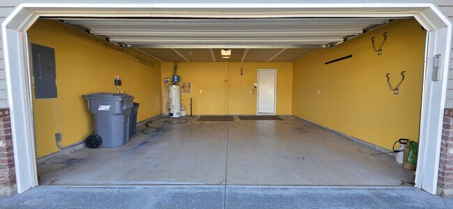 Building Photo - 157 E Murtaugh Lake Dr