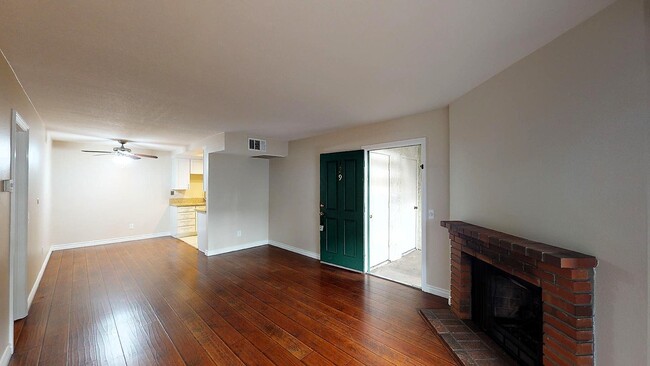 Building Photo - 2 Bed/2 Bath, Centrally Located in Brea!