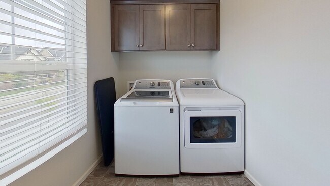 Building Photo - Amazing Location 3 Bedrooms 2.5 Bathrooms in the New Reeds Crossing Community!  Hillsboro near In...